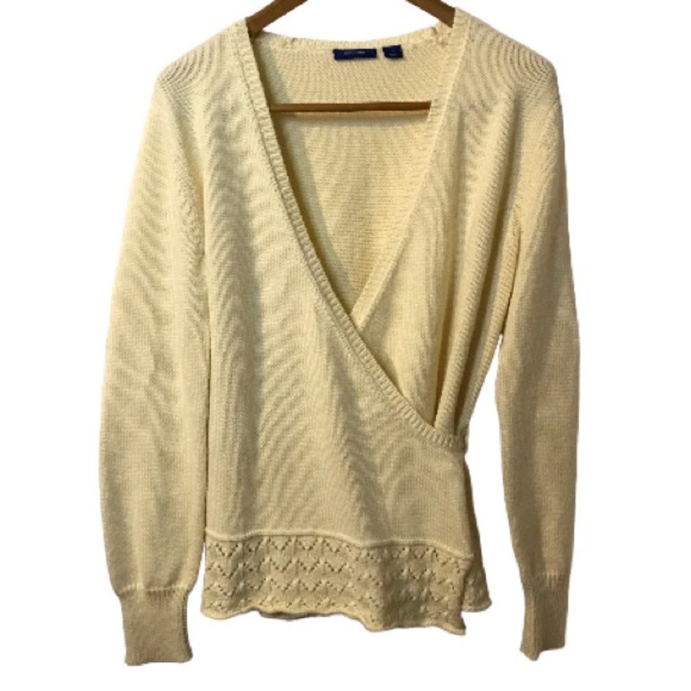 DOCKERS Cream wrap around Cardigan with an Eyelet design around the bottom edge.